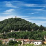 Das Schloss Cini und die sieben kleine Kirchen